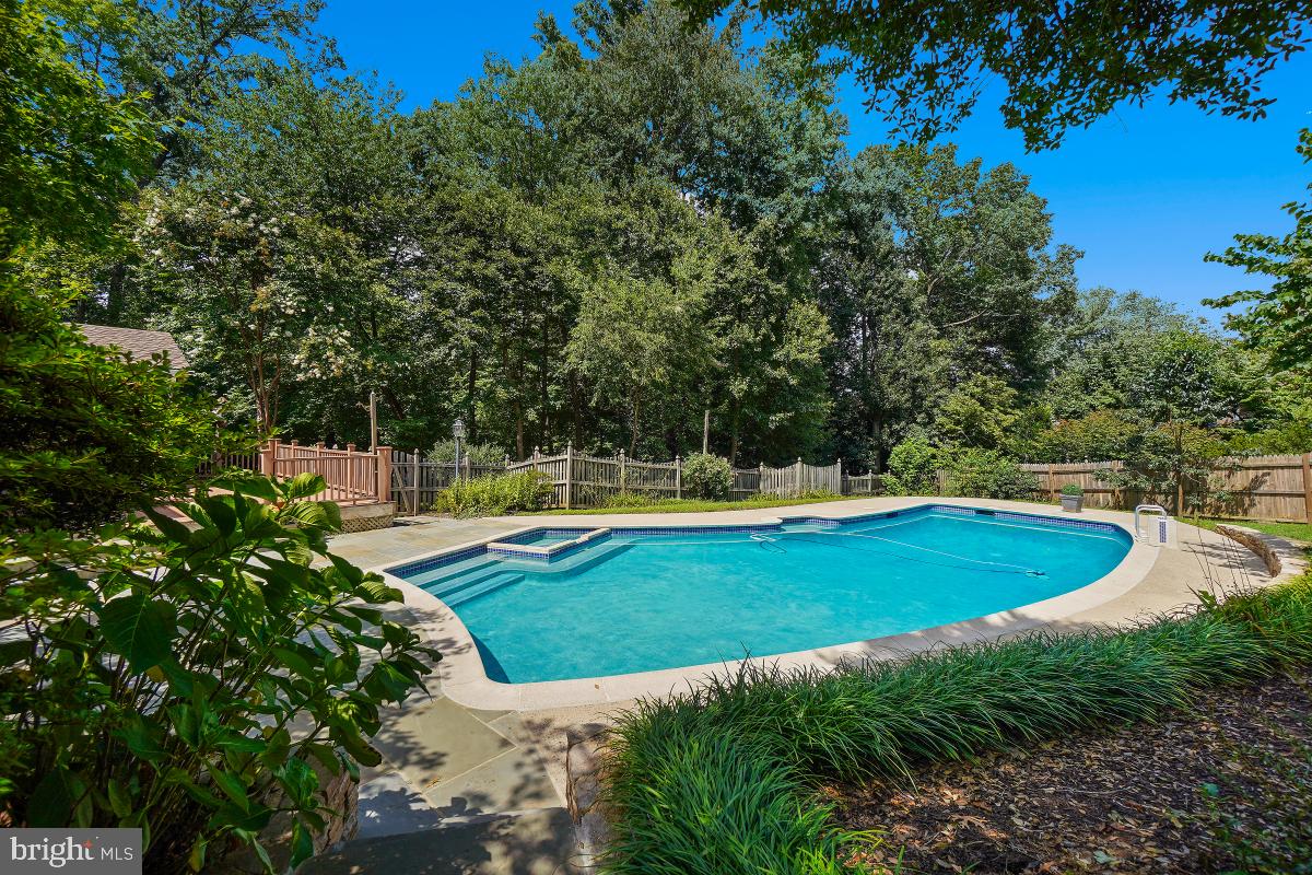 9501 Grover Road Gaithersburg, MD 20877 - Photo 43 of 57 Pool