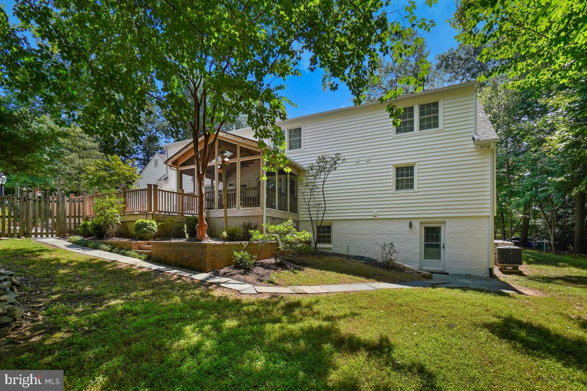 9501 Grover Road Gaithersburg, MD 20877 - Photo 50 of 57 Rear