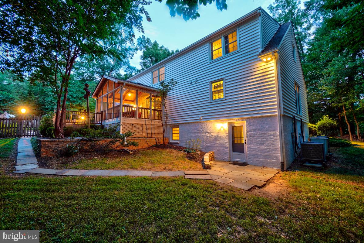 9501 Grover Road Gaithersburg, MD 20877 - Photo 53 of 57 Rear