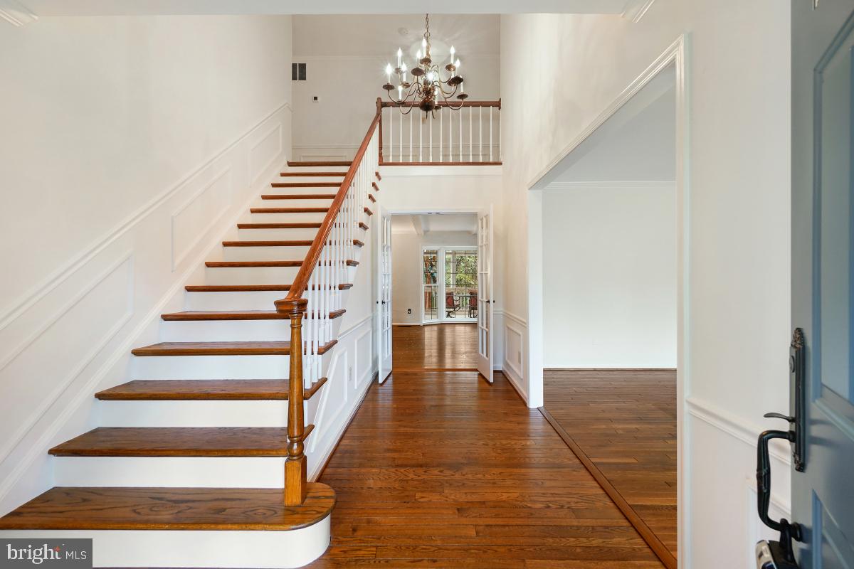 9501 Grover Road Gaithersburg, MD 20877 - Photo 7 of 57 Foyer
