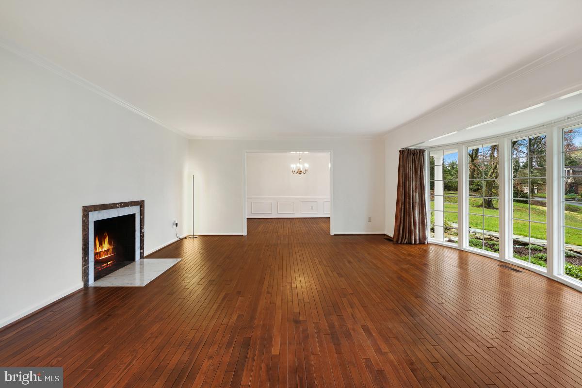 9501 Grover Road Gaithersburg, MD 20877 - Photo 8 of 57 Living Room