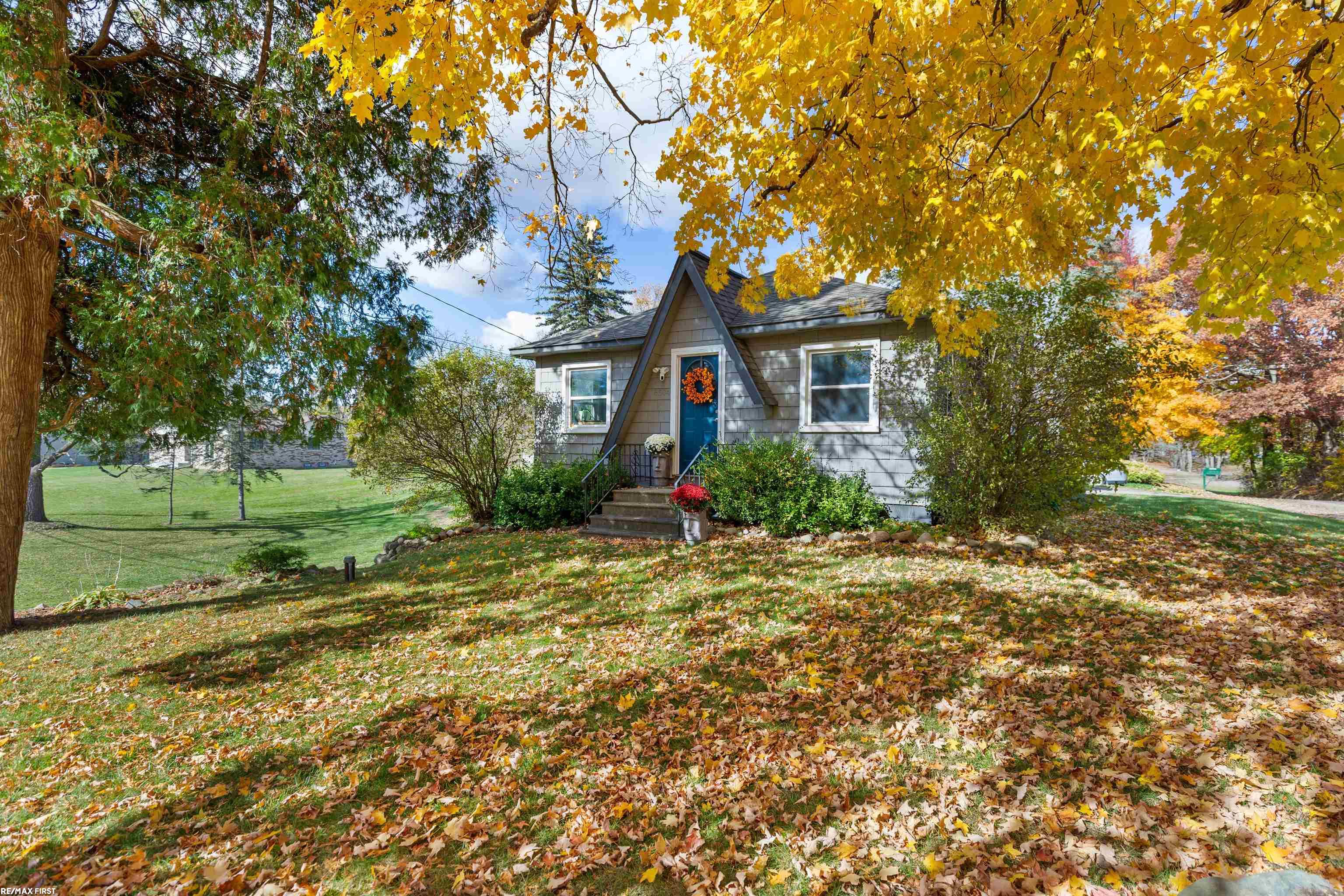 6504 Clarkston Road Clarkston, MI 48346 - Photo 2 of 22 50159787-ac5a5bcb-1d1e-47a5-9087-41ab6b5add7c.JPG