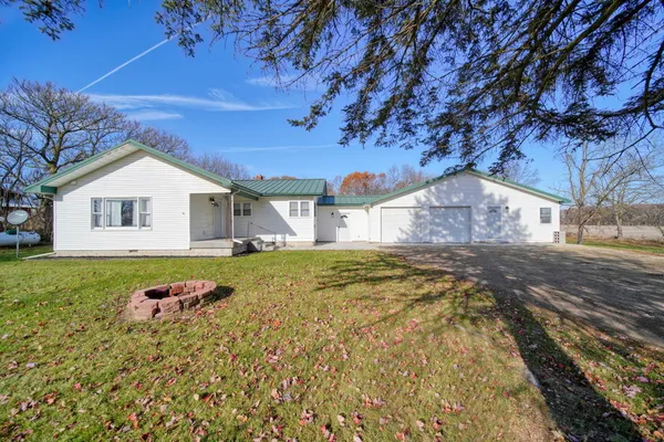 $319,000 | 19900 Lewis Road, Cement City, MI 49233
