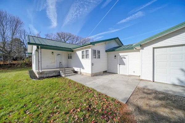 $319,000 | 19900 Lewis Road, Cement City, MI 49233