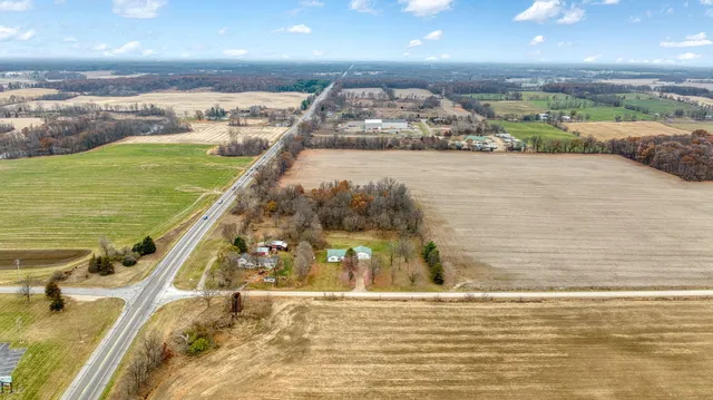 $319,000 | 19900 Lewis Road, Cement City, MI 49233