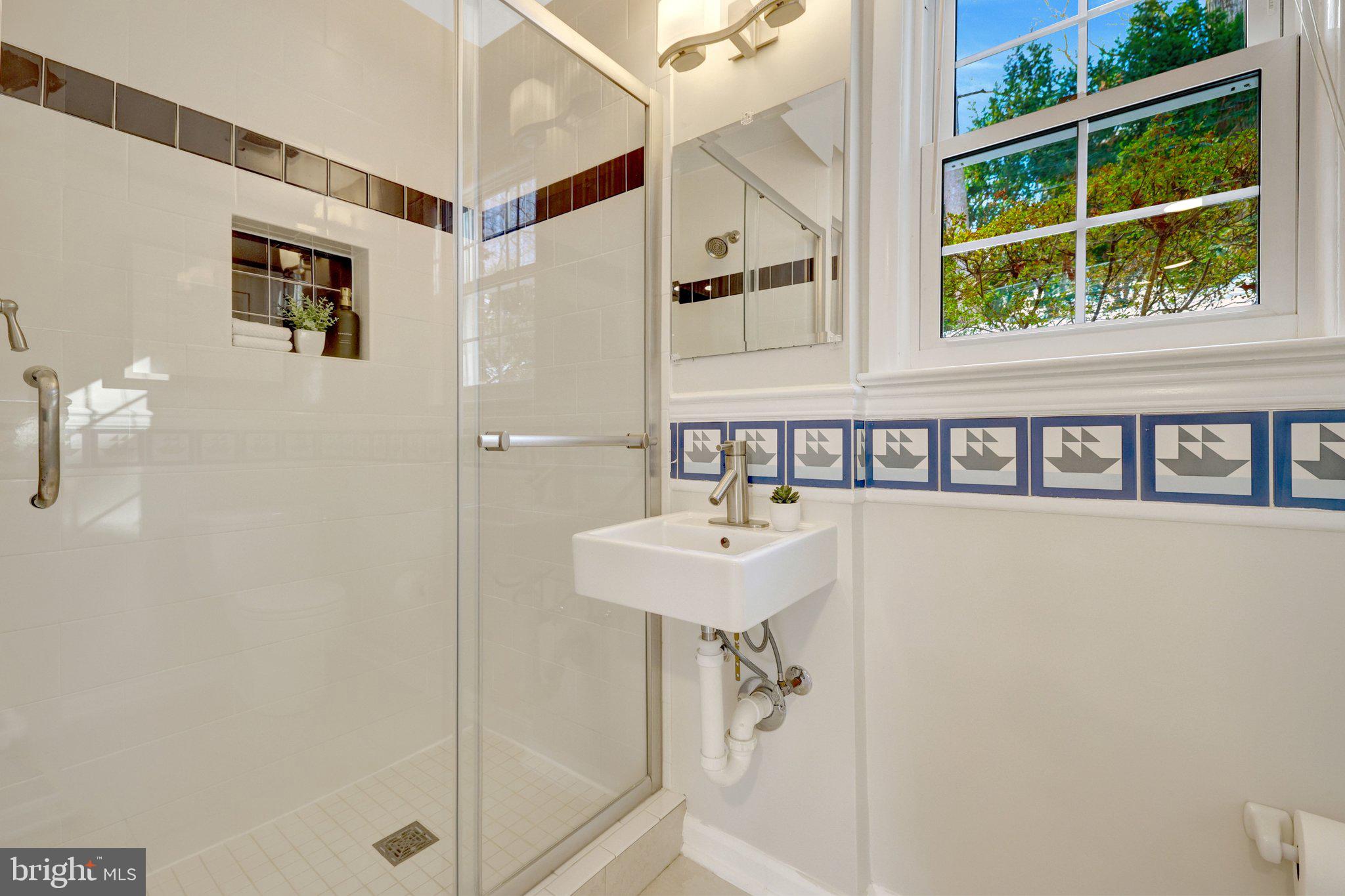 3312 Midland Road Fairfax, VA 22031 - Photo 27 of 61 Bathroom 3