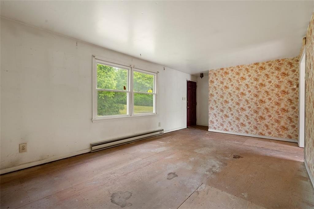 724 Camp Meeting Road Sewickley, PA 15143 - Photo 12 of 32 an empty room with windows