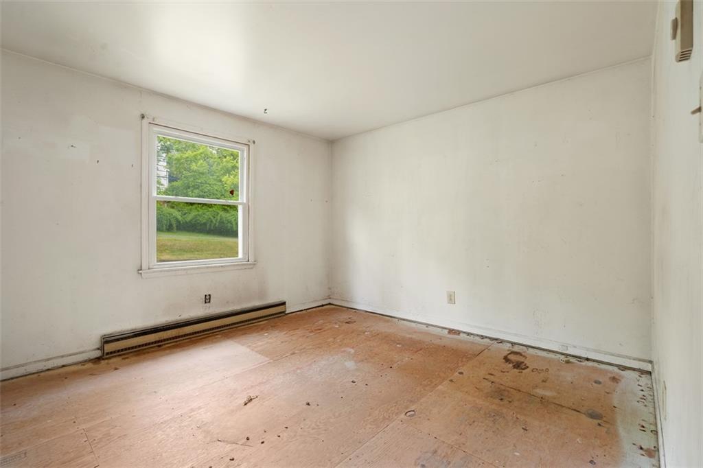 724 Camp Meeting Road Sewickley, PA 15143 - Photo 23 of 32 an empty room with a window