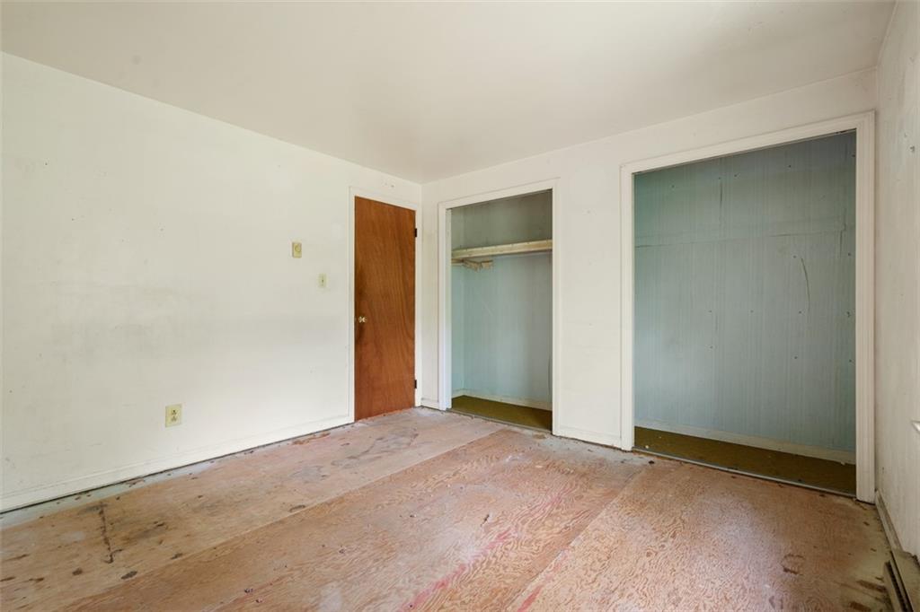 724 Camp Meeting Road Sewickley, PA 15143 - Photo 24 of 32 an empty room with closet
