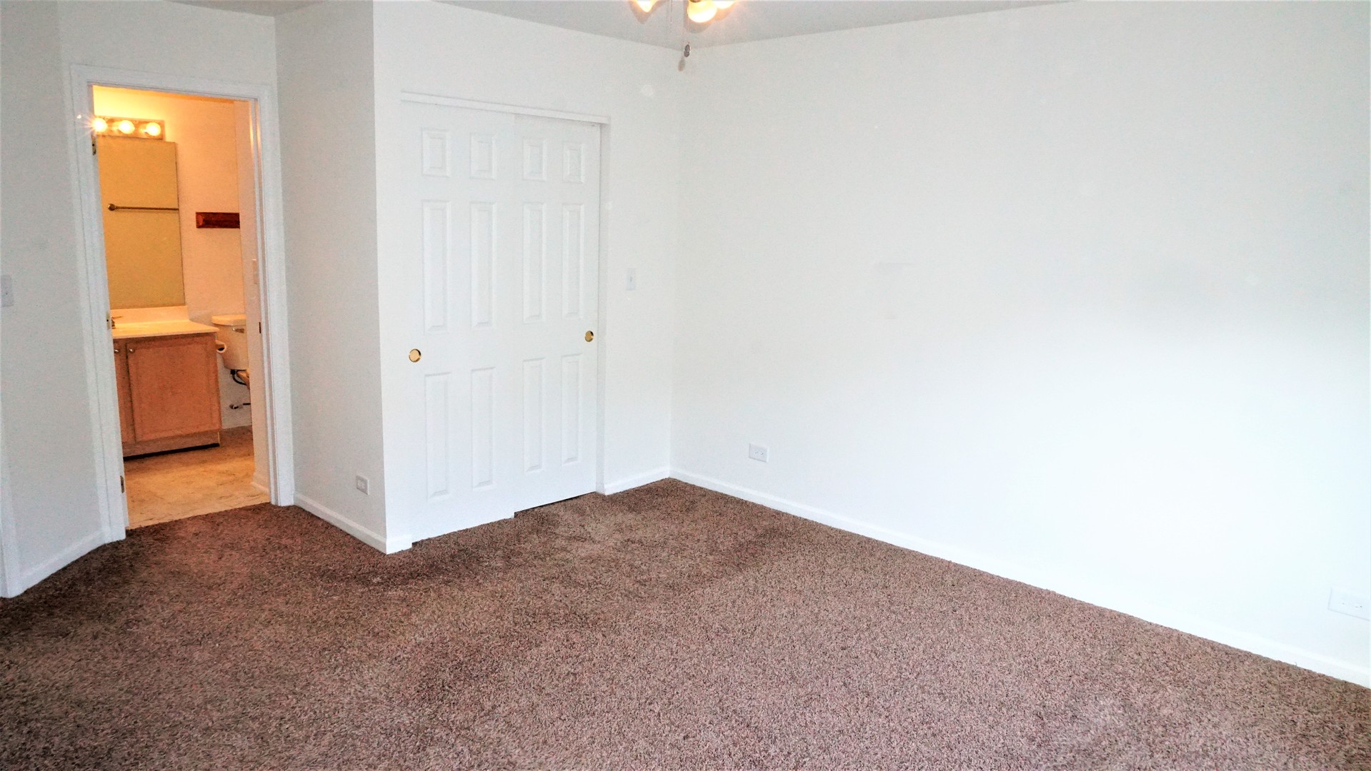 3360 Ravinia Circle Aurora, IL 60504 - Photo 15 of 32 a view of an empty room and a window