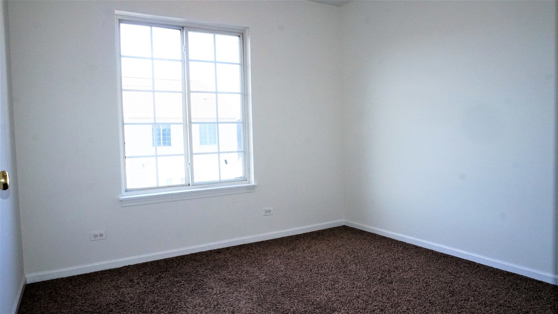3360 Ravinia Circle Aurora, IL 60504 - Photo 19 of 32 an empty room with a window