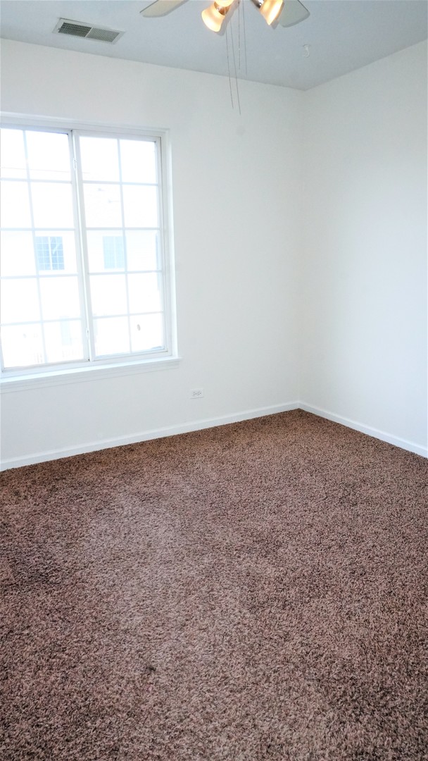 3360 Ravinia Circle Aurora, IL 60504 - Photo 20 of 32 an empty room with a window