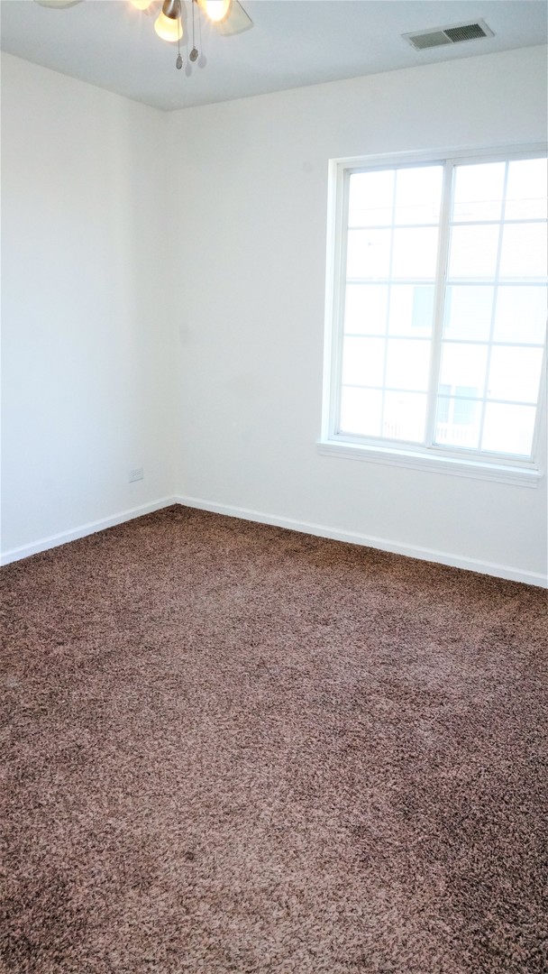 3360 Ravinia Circle Aurora, IL 60504 - Photo 23 of 32 an empty room with a window