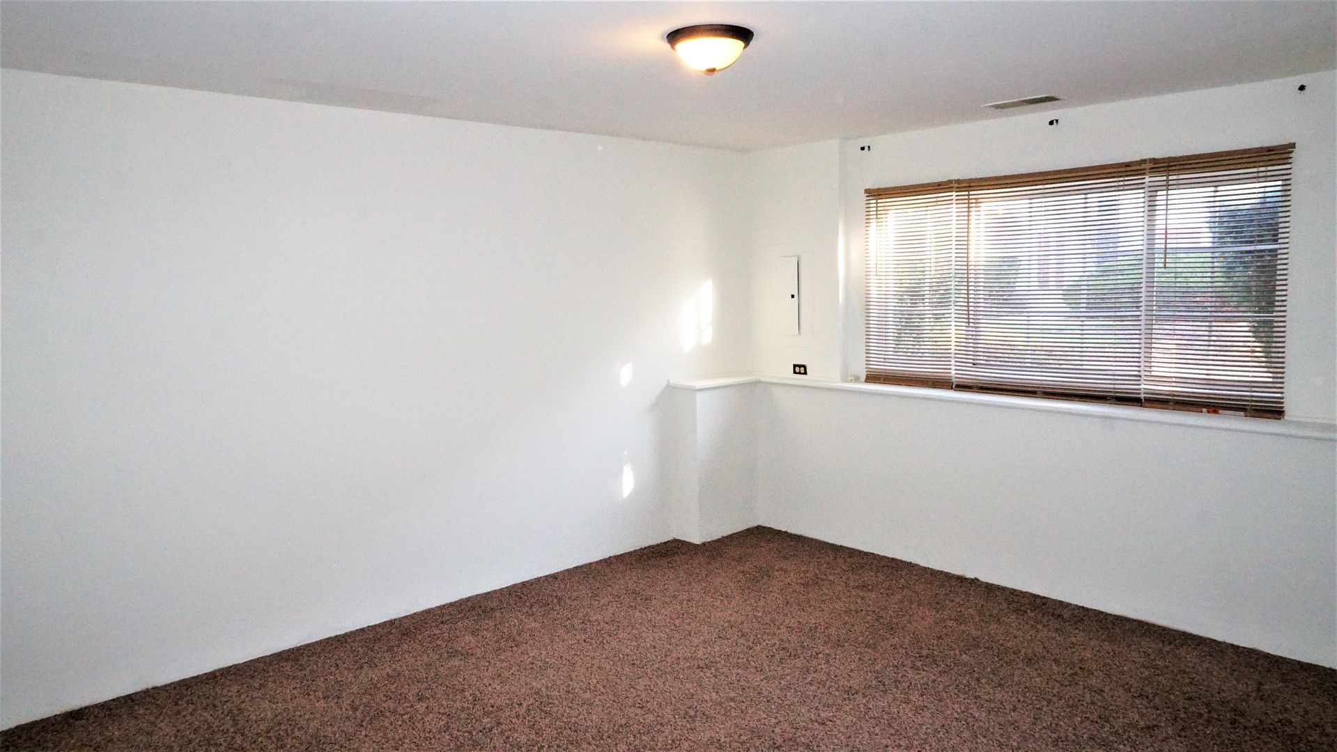 3360 Ravinia Circle Aurora, IL 60504 - Photo 24 of 32 an empty room with a window