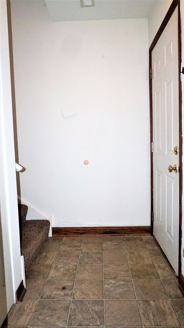 3360 Ravinia Circle Aurora, IL 60504 - Photo 25 of 32 a view of an empty room