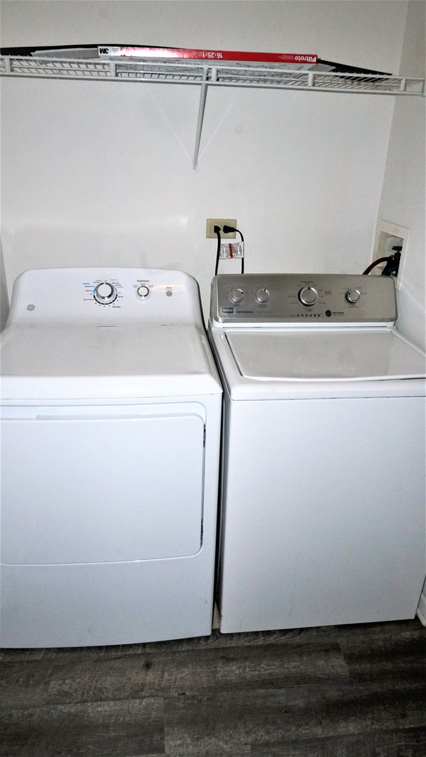 3360 Ravinia Circle Aurora, IL 60504 - Photo 27 of 32 a utility room with dryer and washer