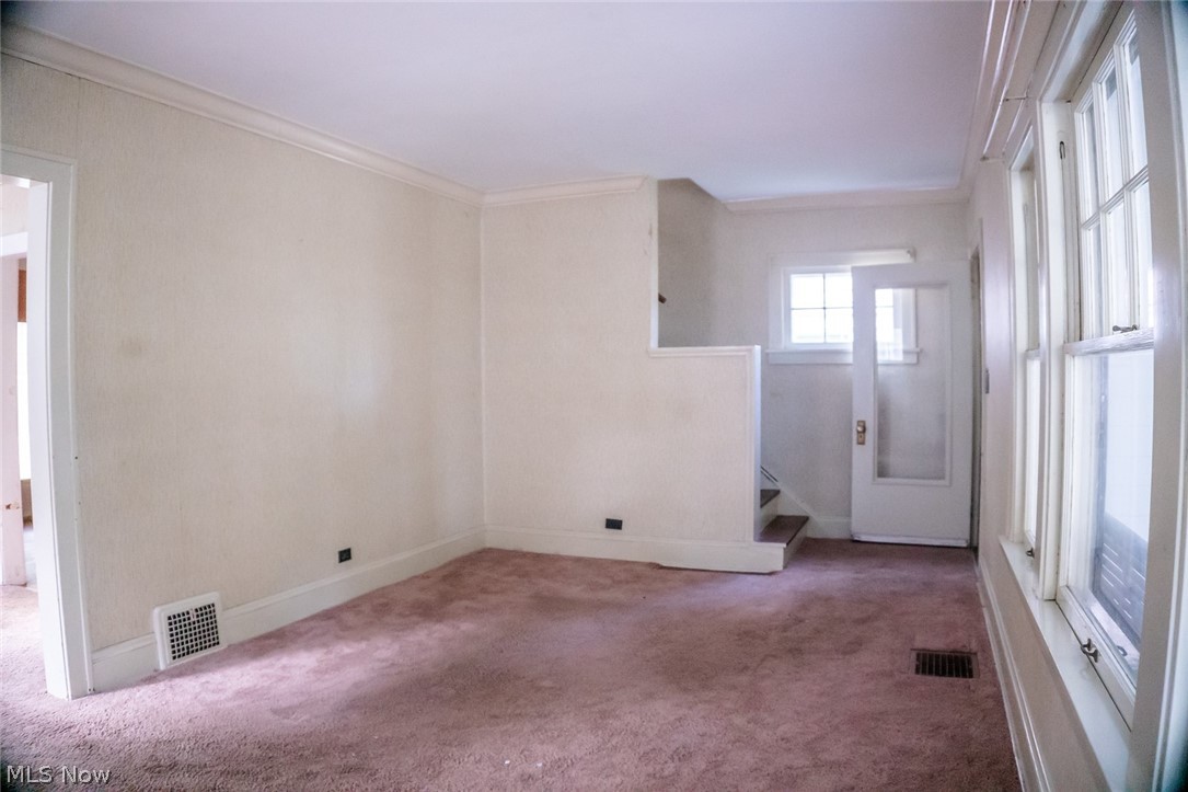 926 Montford Road Cleveland, OH 44121 - Photo 5 of 13