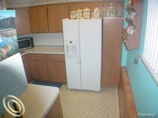 29739 Curtis Road Livonia, MI 48152 - Photo 7 of 14 5.jpg