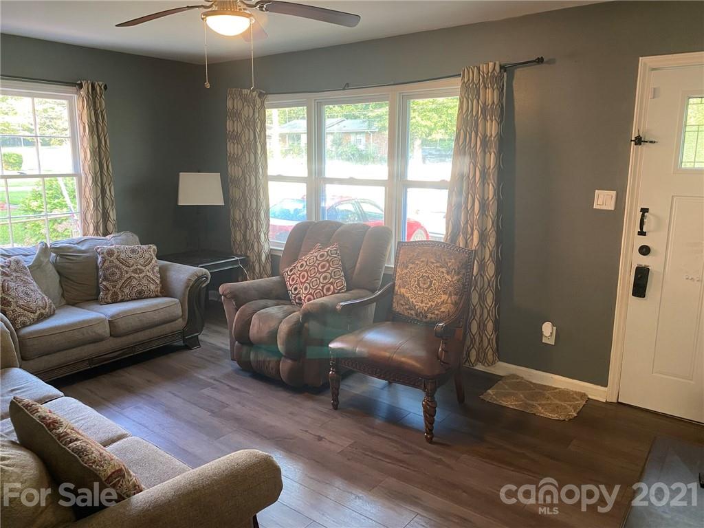4909 Cinderella Road Charlotte, NC 28213 - Photo 3 of 25 Gallery Image 3