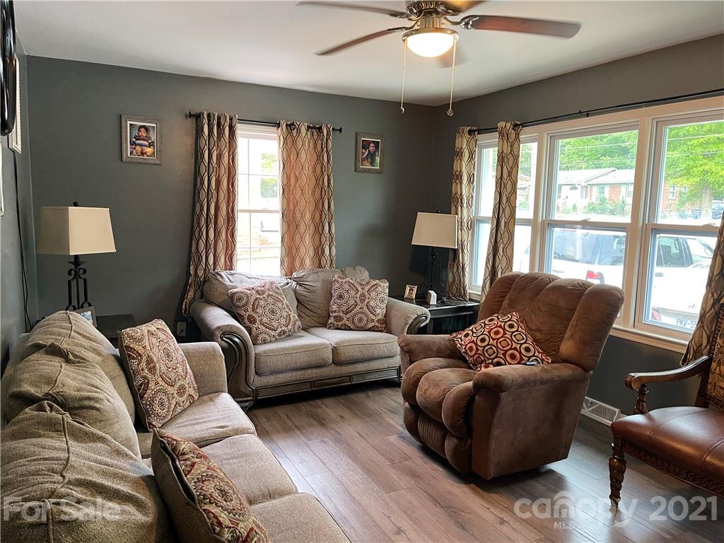 4909 Cinderella Road Charlotte, NC 28213 - Photo 5 of 25 Gallery Image 5