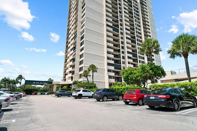 $2,550 | 5600 North Flagler Drive, Unit 310, West Palm Beach, FL 33407