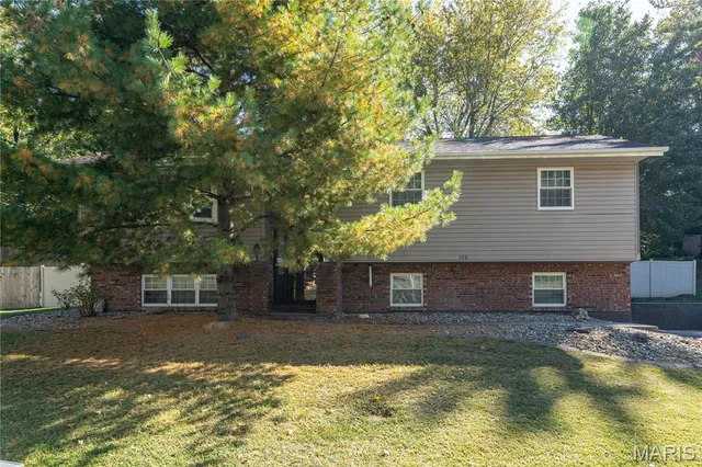 $245,500 | 406 Cypress Creek Road, Collinsville, IL 62234