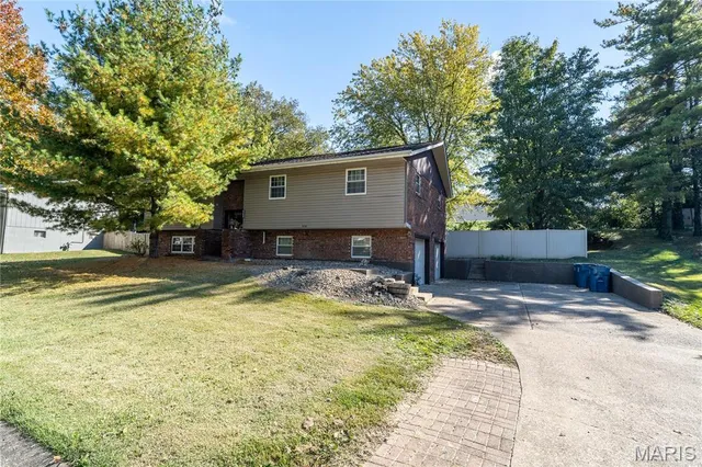 $245,500 | 406 Cypress Creek Road, Collinsville, IL 62234