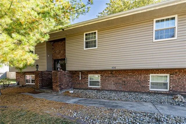 $245,500 | 406 Cypress Creek Road, Collinsville, IL 62234