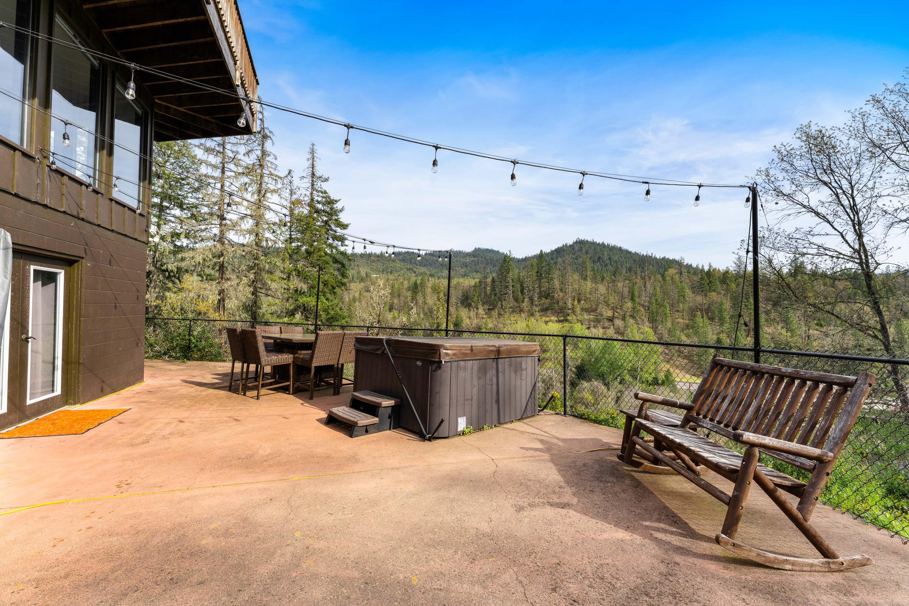 7201 Crowfoot Road Trail, OR 97541 - Photo 41 of 56 a view of a chairs and table in the patio