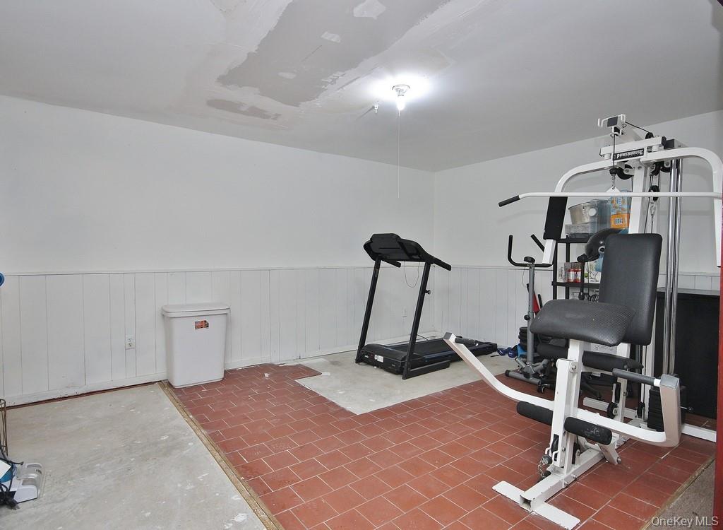 1065 Dolsontown Road Middletown, NY 10940 - Photo 45 of 50 a view of a room with gym equipment