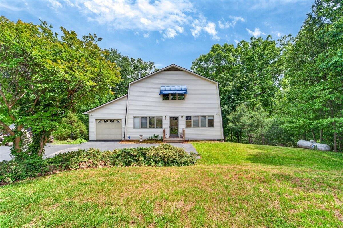 303 Oak Ridge Drive Bassett, VA 24055 - Photo 3 of 63 04-303 ORD-4