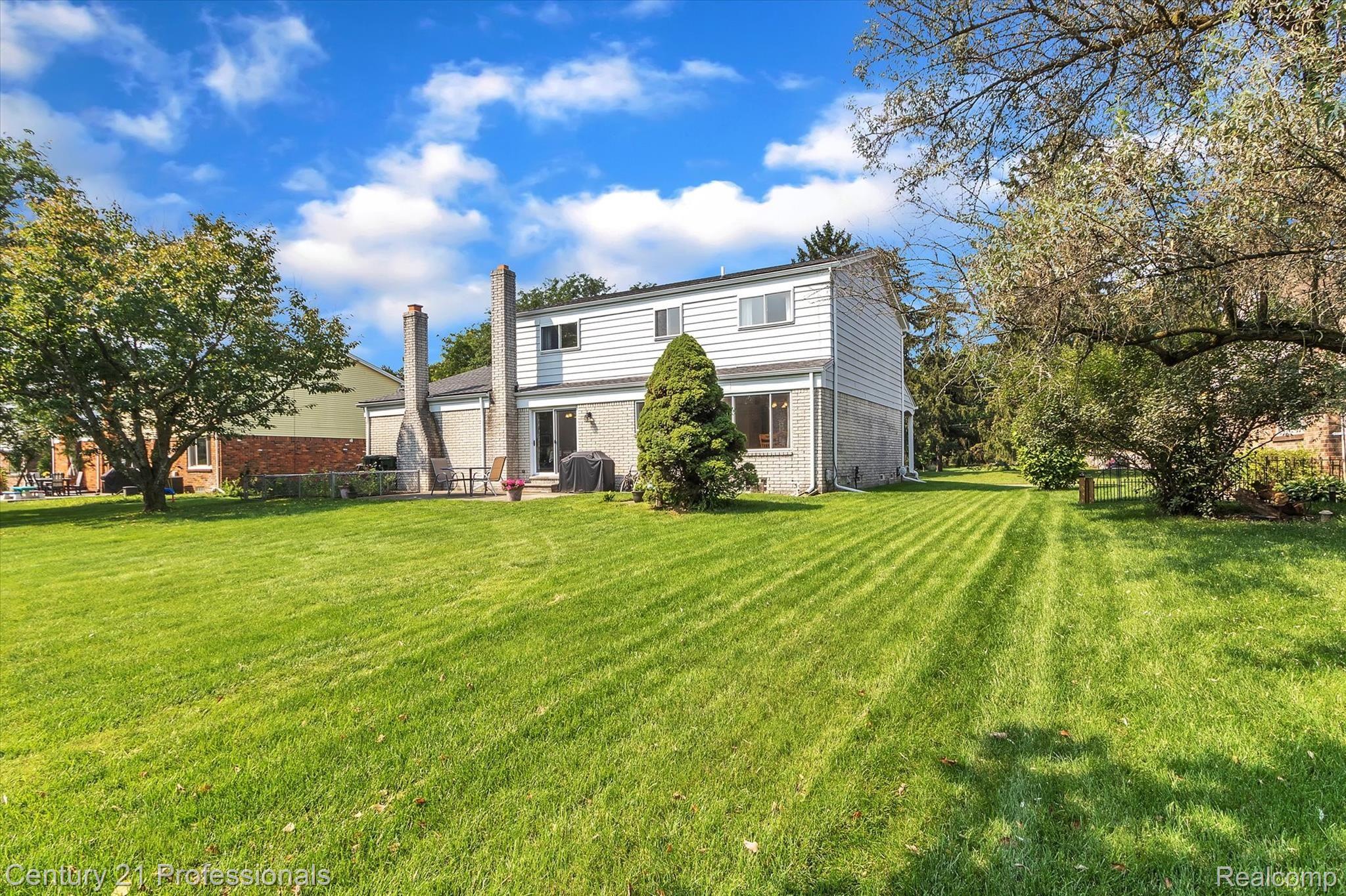 851 Hampton Circle Rochester, MI 48307 - Photo 47 of 50 51-851 Hampton Cir-Windowstill-Real-Estate-Photography-52.jpg