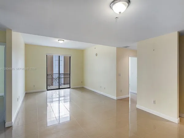 $3,200 | 8390 Southwest 72nd Avenue, Unit 423, Miami, FL 33143