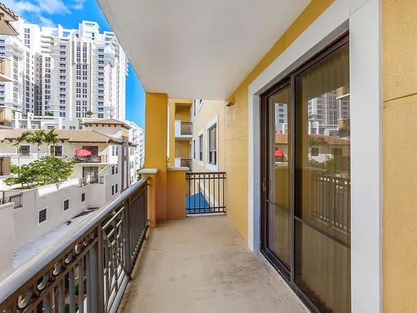 $3,200 | 8390 Southwest 72nd Avenue, Unit 423, Miami, FL 33143