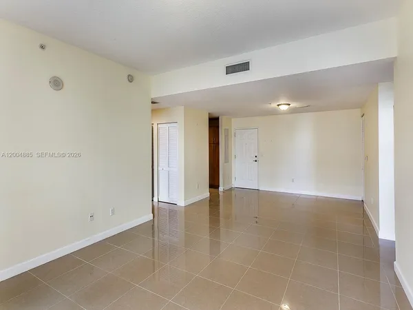 $3,200 | 8390 Southwest 72nd Avenue, Unit 423, Miami, FL 33143