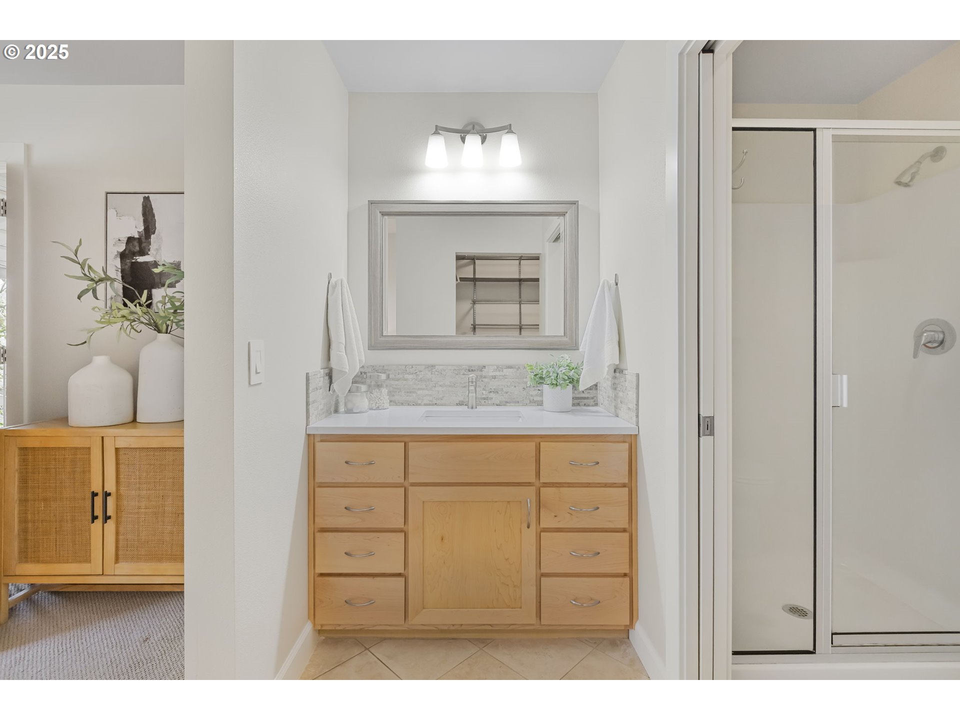 347 Rustic Place, Unit 24 Eugene, OR 97401 - Photo 22 of 42 a bathroom with a sink and a mirror