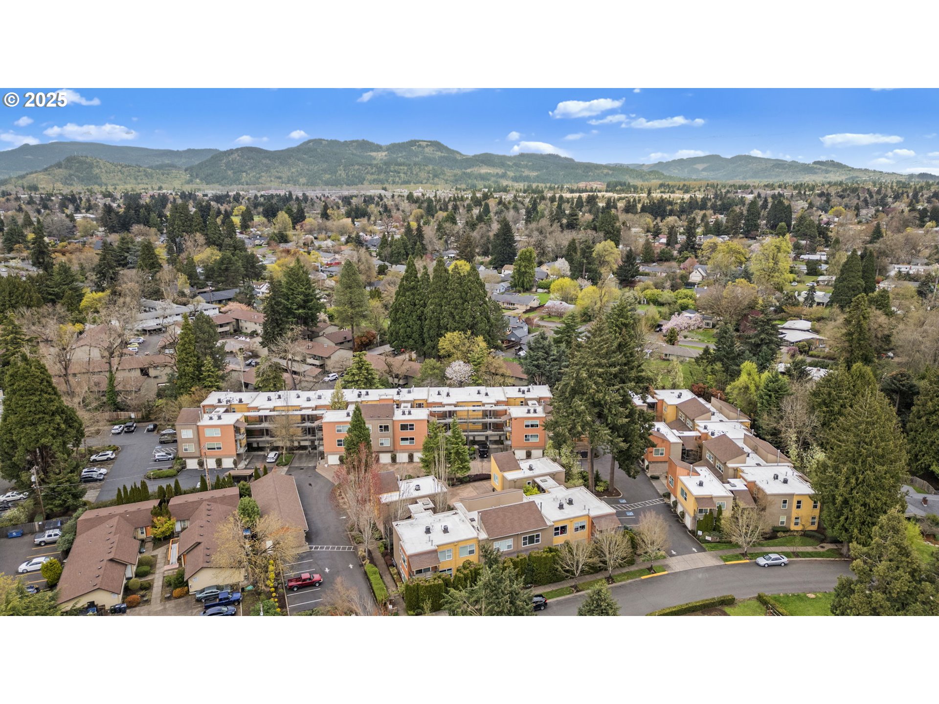 347 Rustic Place, Unit 24 Eugene, OR 97401 - Photo 41 of 42 a view of city with mountain