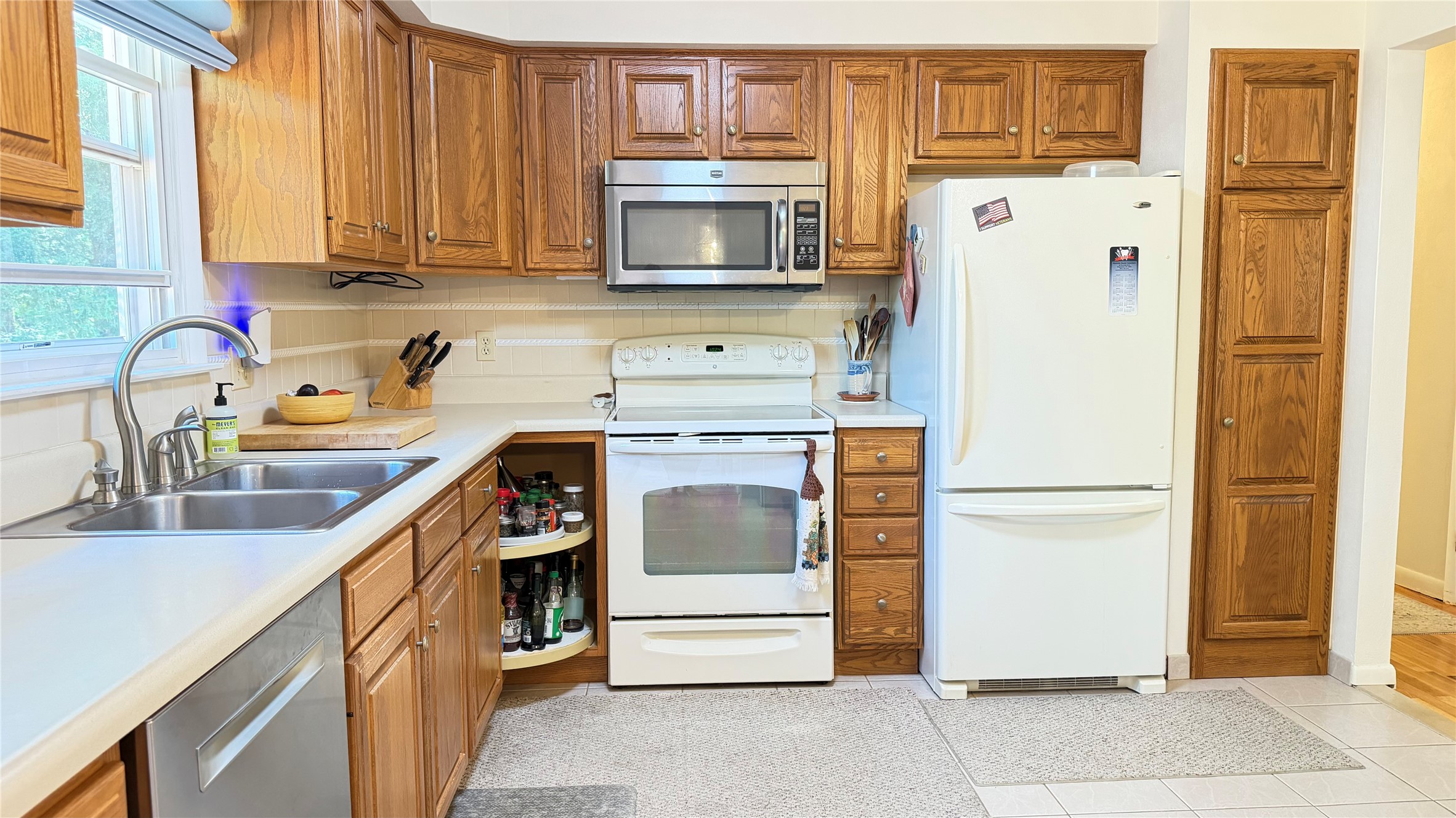2707 Camelot Road Endwell, NY 13760 - Photo 7 of 36