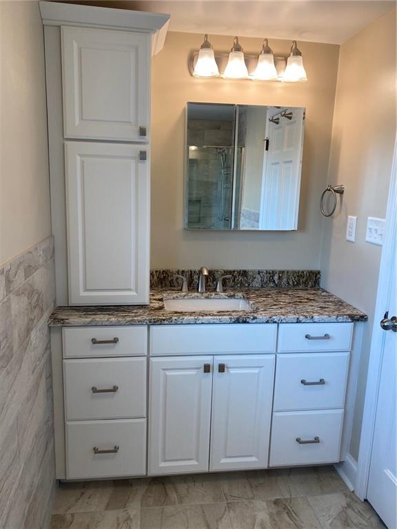 856 Rolling Rock Road Pittsburgh, PA 15234 - Photo 16 of 24 2nd Floor Bath