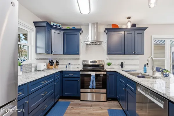 $849,900 | 155 North Deer Vlg Lane, La Follette, TN 37766