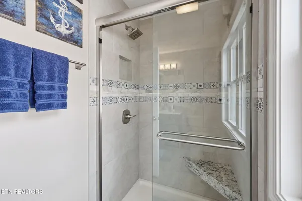 $849,900 | 155 North Deer Vlg Lane, La Follette, TN 37766