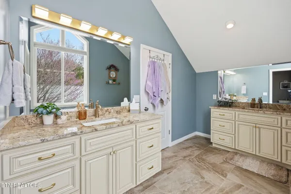 $849,900 | 155 North Deer Vlg Lane, La Follette, TN 37766