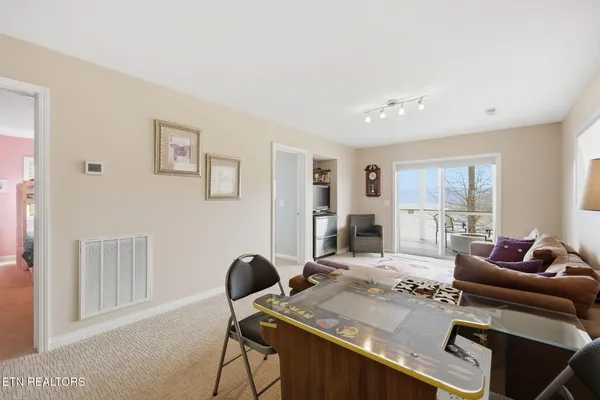 $849,900 | 155 North Deer Vlg Lane, La Follette, TN 37766