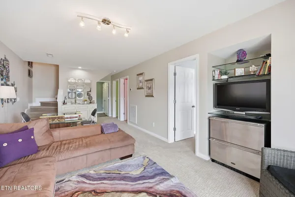 $849,900 | 155 North Deer Vlg Lane, La Follette, TN 37766