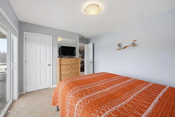 $849,900 | 155 North Deer Vlg Lane, La Follette, TN 37766