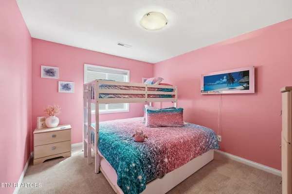 $849,900 | 155 North Deer Vlg Lane, La Follette, TN 37766