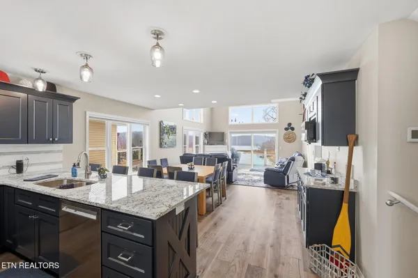 $849,900 | 155 North Deer Vlg Lane, La Follette, TN 37766