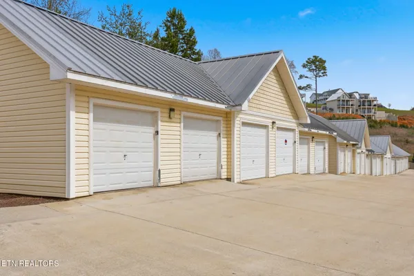 $849,900 | 155 North Deer Vlg Lane, La Follette, TN 37766