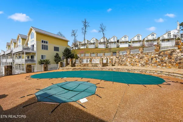 $849,900 | 155 North Deer Vlg Lane, La Follette, TN 37766