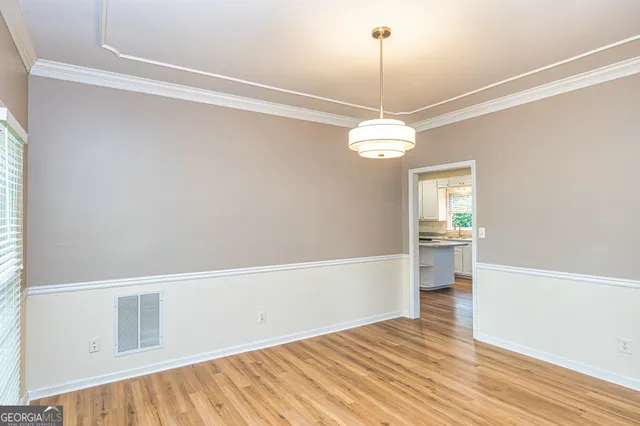 a view of a yard in front of a house with large tree
